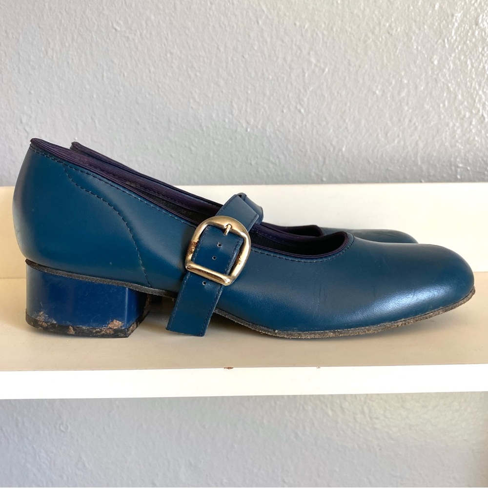 Leather promenaders